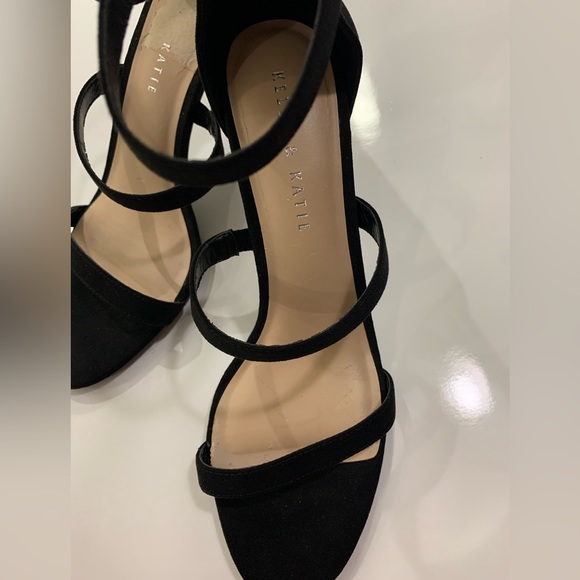 Kelly and Katie Black Size 9.5 Women's Heels Sandals Shoes - Picture 2 of 13